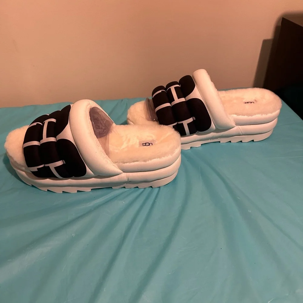 UGG W Maxi Slide Logo in White - Picture 7 of 8